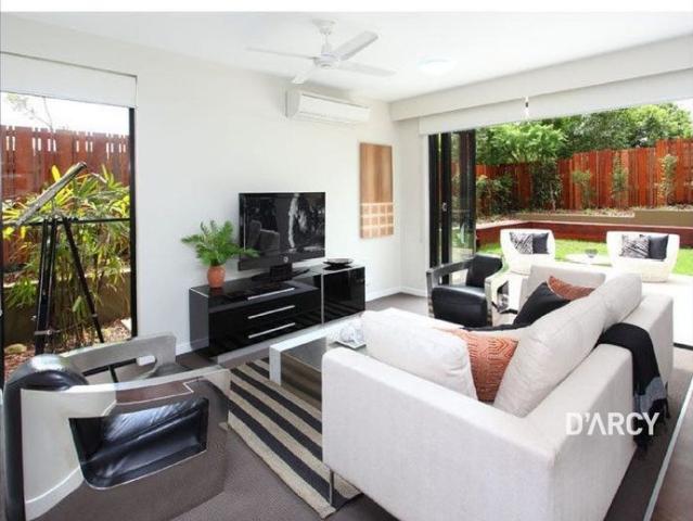 Modern Unit in the Highly sought after Taringa with an extraordinary outdoor area