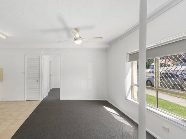 Modern Unit in Convenient location