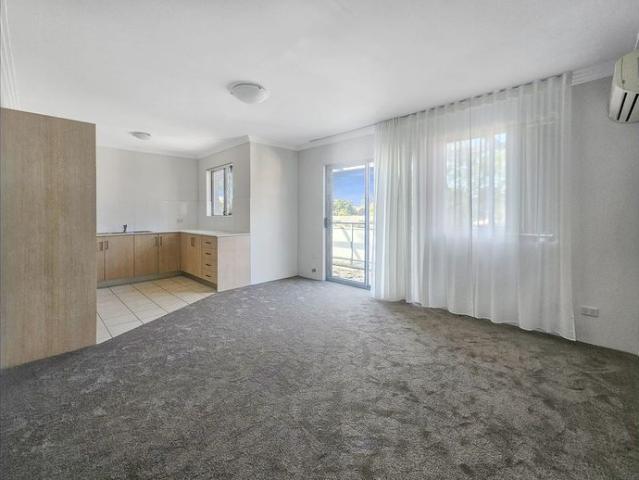 Modern Unit in convenient location