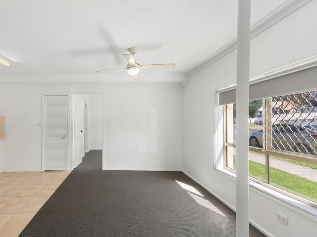 Modern Unit in Convenient location