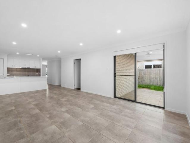 Modern unit in Cranley