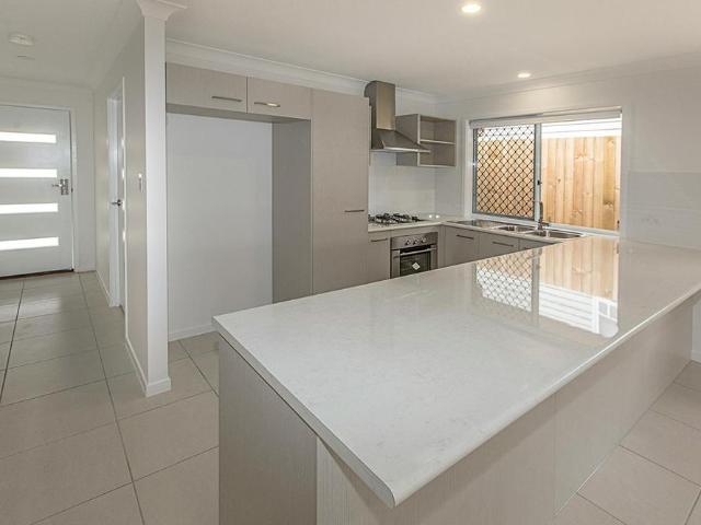 Modern Unit In Fantastic Location