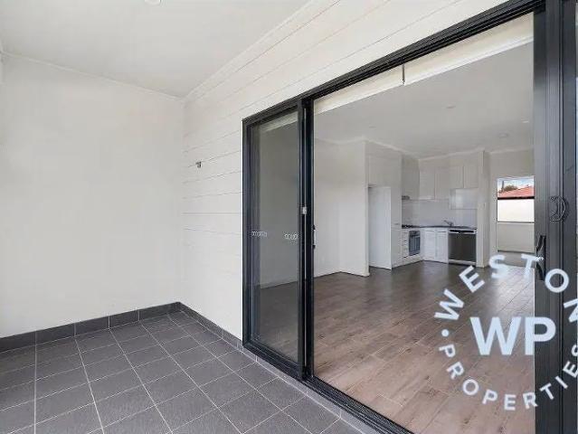 Modern Unit in great location