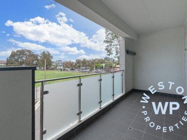 Modern Unit in great location