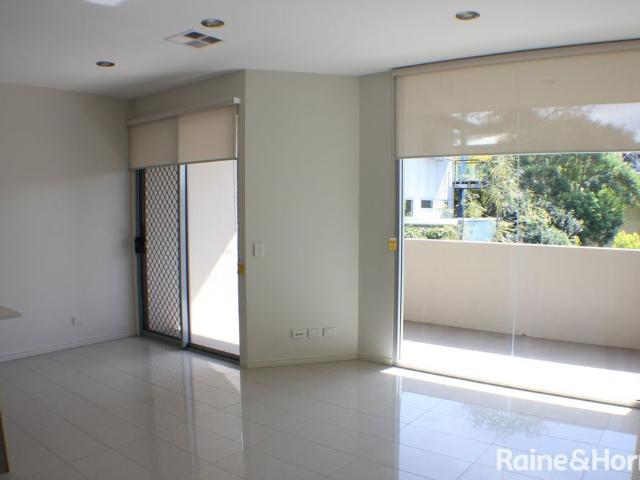 Modern unit in great location!