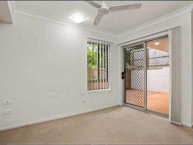 Modern Unit in Heart of Mango Hill