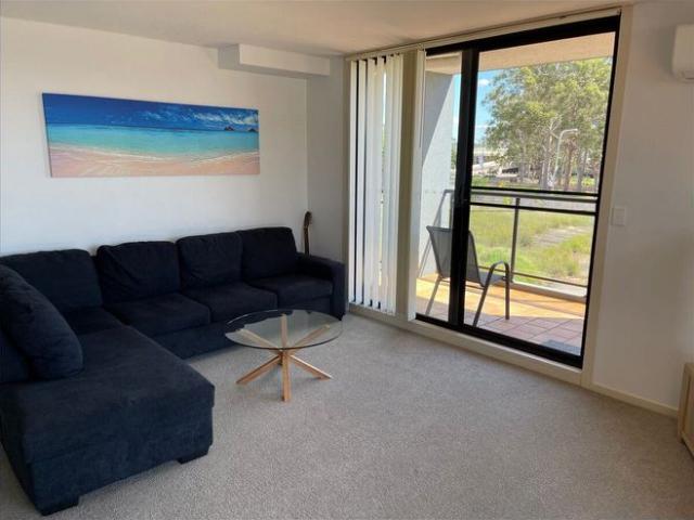 MODERN UNIT IN PRIME LOCATION!