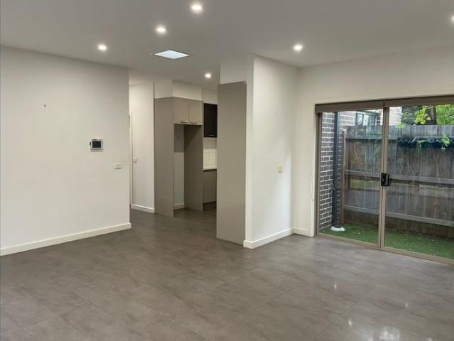 Modern unit in prime location!
