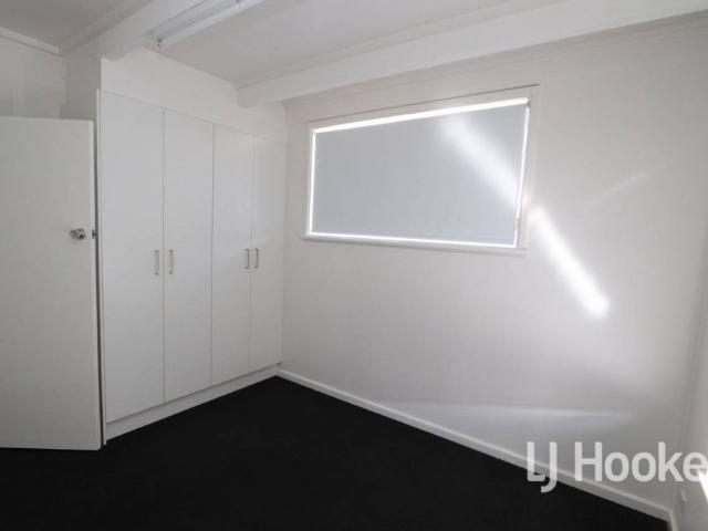 Modern Unit in Quiet Complex on Ross Hill