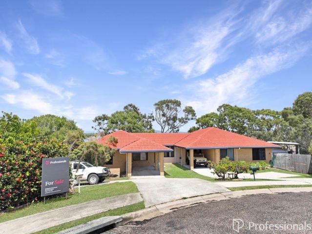 MODERN UNIT LIVING AT POPULAR QUEENS BEACH