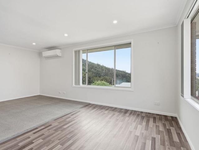 Modern Unit Living in Convenient Berriedale Location