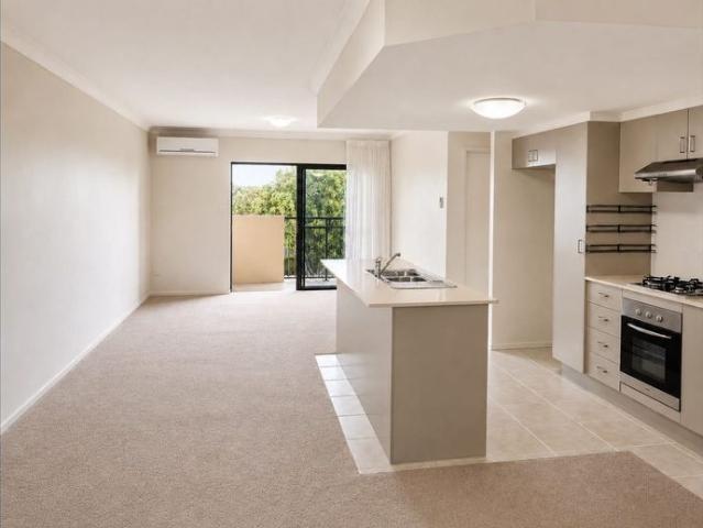 Modern Unit Living with Pool in Prime Mango Hill Location!