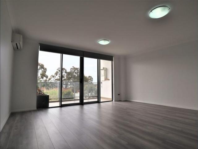 Modern Unit Opposite Bonnyrigg Plaza