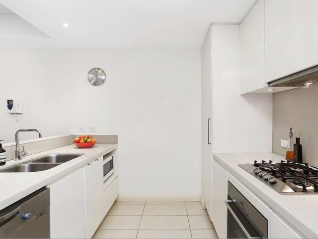 Modern & ultra convenient, five minute walk to Pymble Train Station
