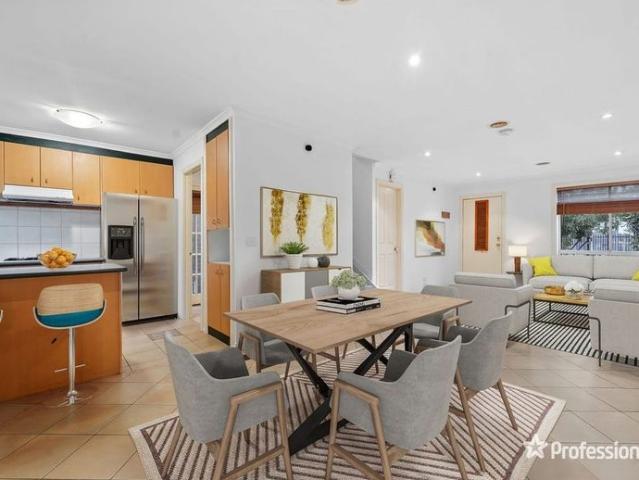 Modern & Updated Townhouse in Prime a Location!
