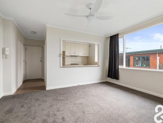 Modern Updated Apartment in a Prime Essendon Location