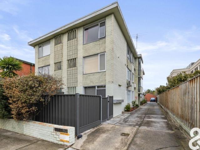 Modern Updated Apartment in a Prime Essendon Location