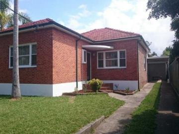 Modern Updated Kitchen and Bathroom Family Home