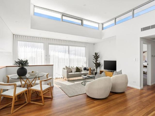 Modern Upscale Residence with Extensive Harbor Panorama