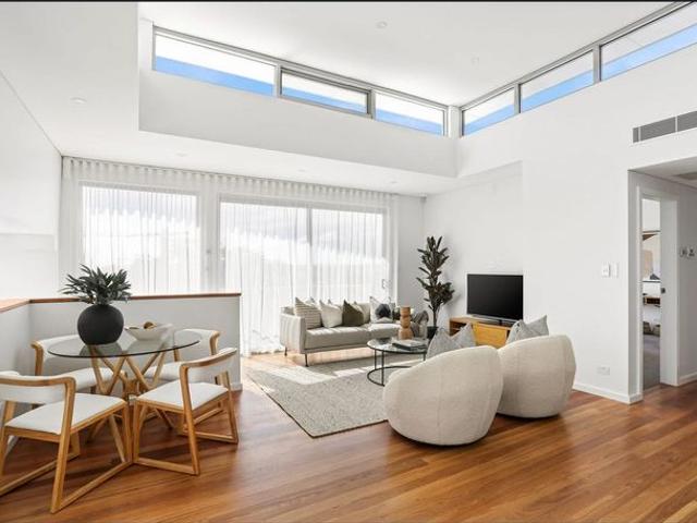 Modern Upscale Residence with Extensive Harbor Panorama