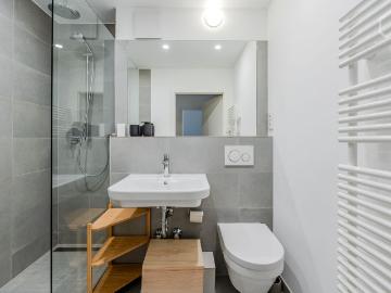 Modern Urban Oasis in Trendy Tiergarten – Spacious Apartment with Courtyard Access, Berlin Amsterdam Apartments for Rent