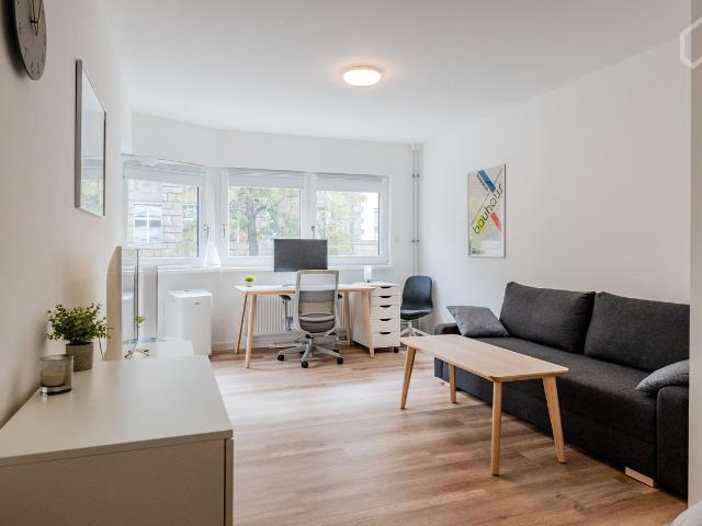 Modern Urban Oasis in Trendy Tiergarten – Spacious Apartment with Courtyard Access, Berlin Amsterdam Apartments for Rent