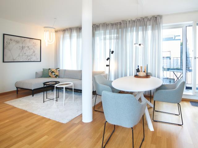 Modern Urban Living in Hamburg Altona: Stylish 2 Room Apartment with Balcony & Prime Location