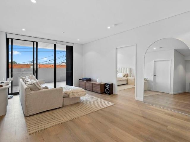 Modern Urban Unit in Prime Ashfield Location, Liquidation Sale