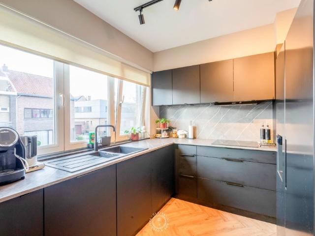 Modern vernieuwd 3 slaapkamerappartement op TOP locatie met garage