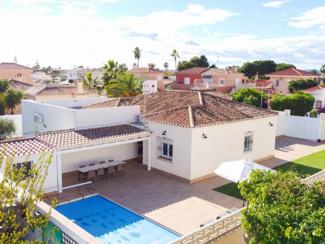 MODERN VILLA FOR LONG TERM RENTAL IN TORREVIEJA