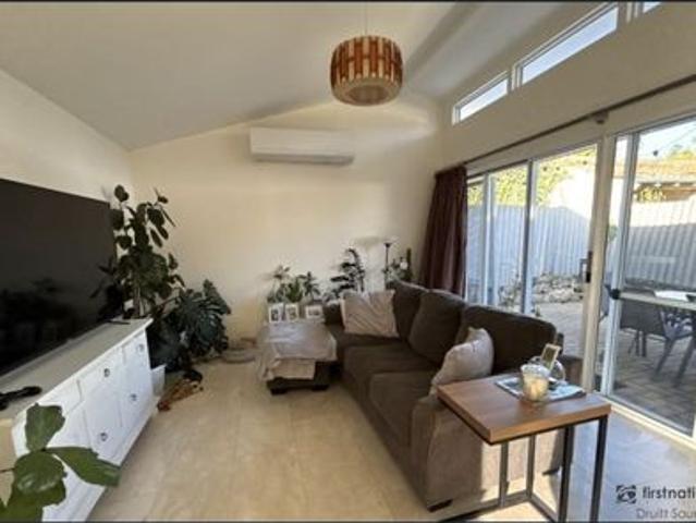 Modern Villa HOME OPEN SUNDAY 04 OCTOBER AT 10.30AM SHARP!