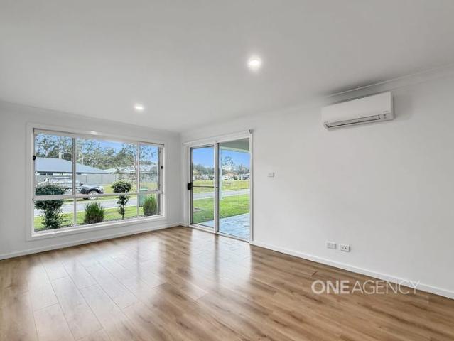 Modern villa in sought after location!