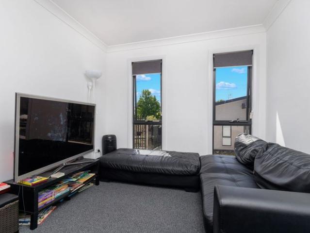 Modern Villa Living in a Convenient Bowenfels Location