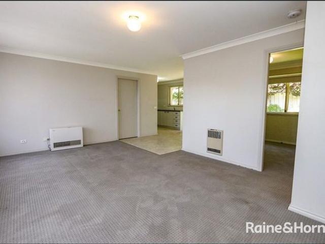 MODERN VILLA WALKING DISTANCE TO TOWN Available 12/8/26!