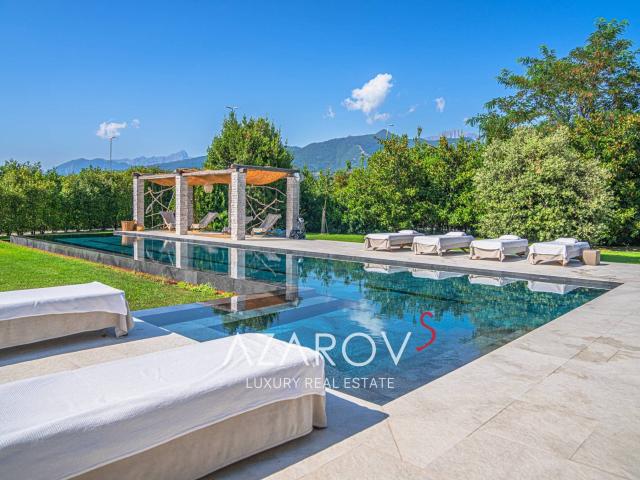 Modern villa with swimming pool for sale in Forte dei Marmi 530m² Forte dei Marmi
