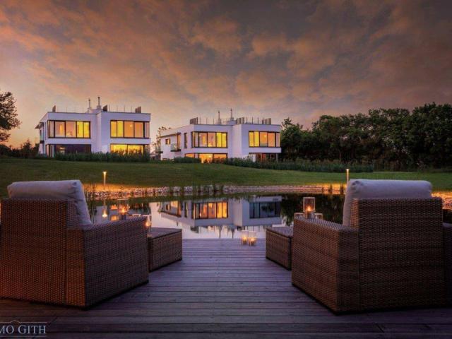 MODERN VILLA WITHIN A VILLA ENSEMBLE – LAREN LIVING – WITH UNIQUE FAR REACHING VIEWS IN GIESSHÜBL