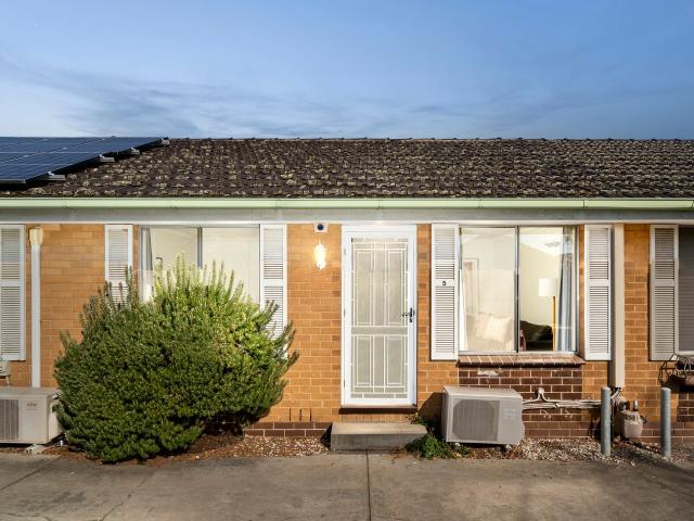 MODERN VILLA UNIT IN A PEACEFUL AND CONVENIENT LOCATION