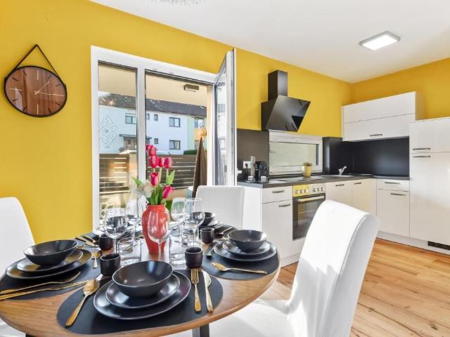 Modern Yellow Suite incl. Whirlpool, Garden and wifi