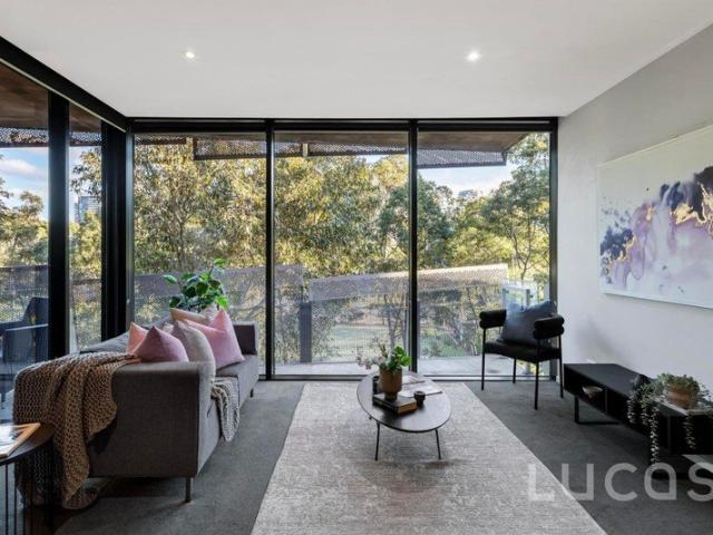 MODERN ZEN IN THE VICTORIA HARBOUR PRECINCT