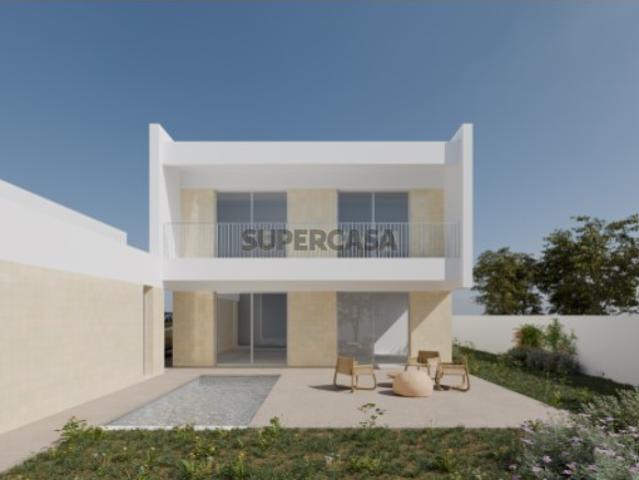 Moderna Moradia em Construção na Charneca de Caparica, Almada