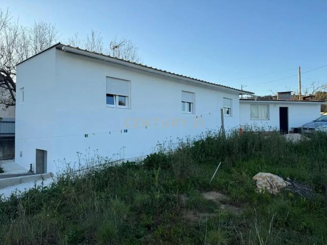 Moderna Moradia T1 em Pombal com Jardim e Terraço