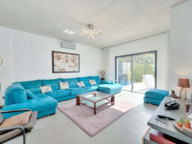 Moderna Moradia T4 com Piscina e Jardim em Almancil 360m² Almancil