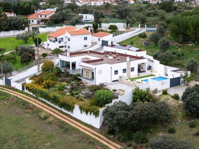 Moderna moradia T4 de luxo com terreno para investimento A. 270m² Monsanto e Idanha a Velha