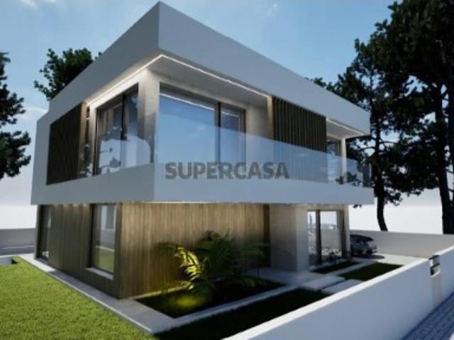 Moderna Moradia T4 na Aroeira Charneca de Caparica