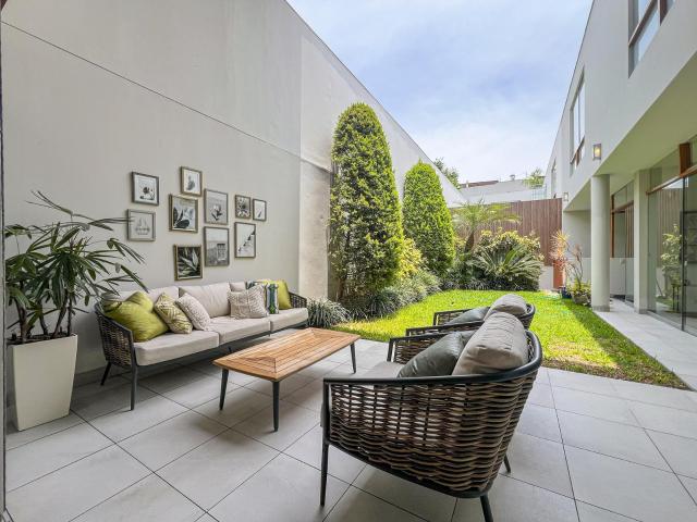 Moderna Casa con Gran Área Social, Terraza y Jardín | Condominio Seguro 24/7