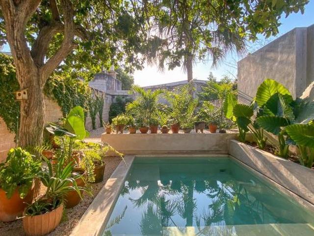 MODERNA CASA CON JARDÍN Y AMPLIA PISCINA EN UNA UBICACIÓN PRIVILEGIADA DE GARCÍA GINERÉS
