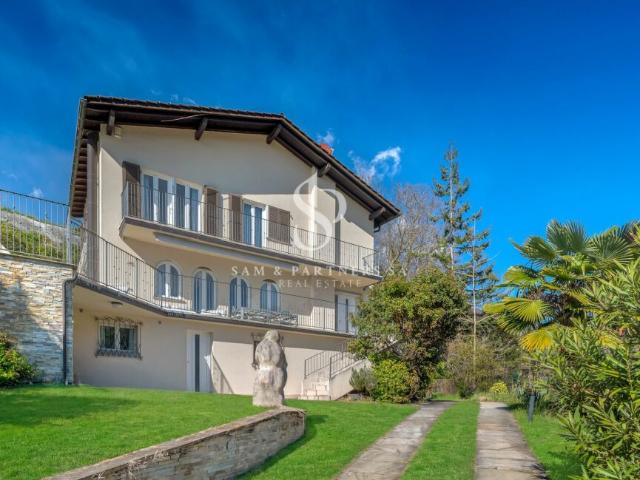 Moderna casa con piscina