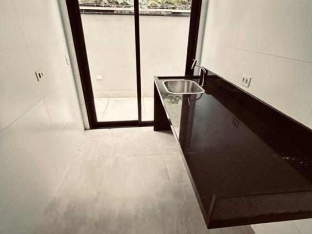 Moderna Casa de 4 Suítes com Piscina e Gourmet Integrado