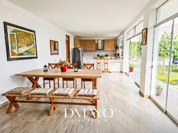 Moderna casa de campo en Cieneguilla con amplios espacios, jardín y espectacular vista al valle