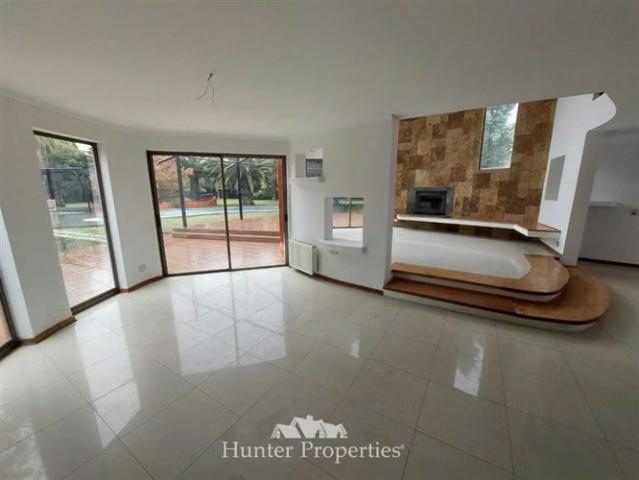 Moderna Casa en condominio. Piscina jardines quincho 7D 6B | 7 dormitorios por 17950.00 en Calera de Tango